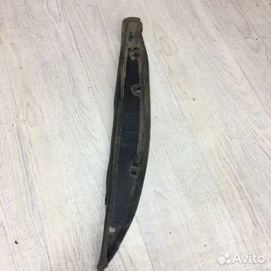 Пыльник между крылом и дверью Упорная планка перед