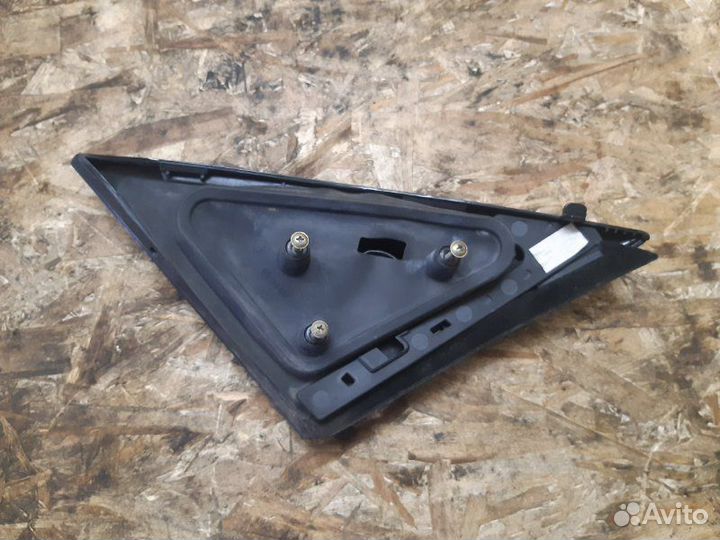 Кронштейн зеркала передний правый Mercedes-Benz