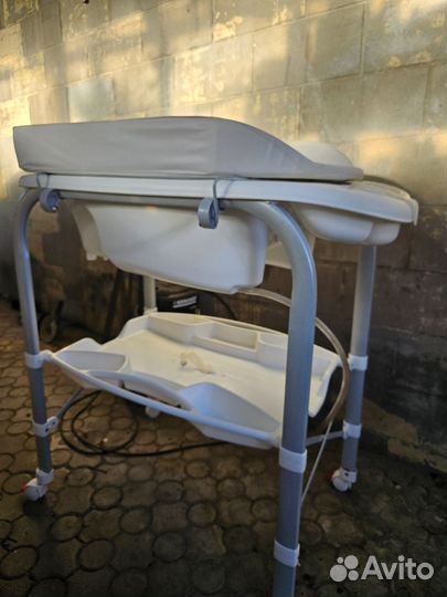Ванночка и пеленальный столик