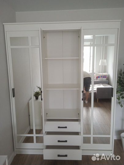 Шкаф купе распашной с полками белый