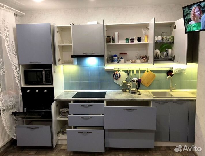 Кухня в потолок на заказ