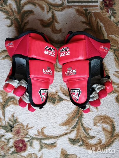 Перчатки краги хоккейные и налокотники
