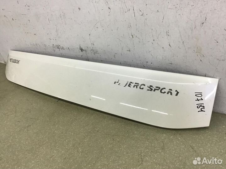 Накладка двери багажника Mitsubishi Pajero Montero