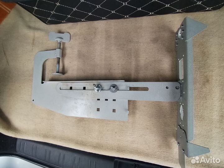 Струбцина для датчика эхолота lowrance