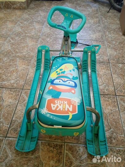 Детский снегокат с ручкой бу