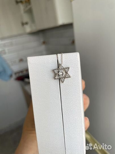 Серебряная цепочка с кулоном