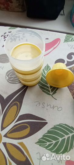 Контейнер для детской смеси и нагрудник