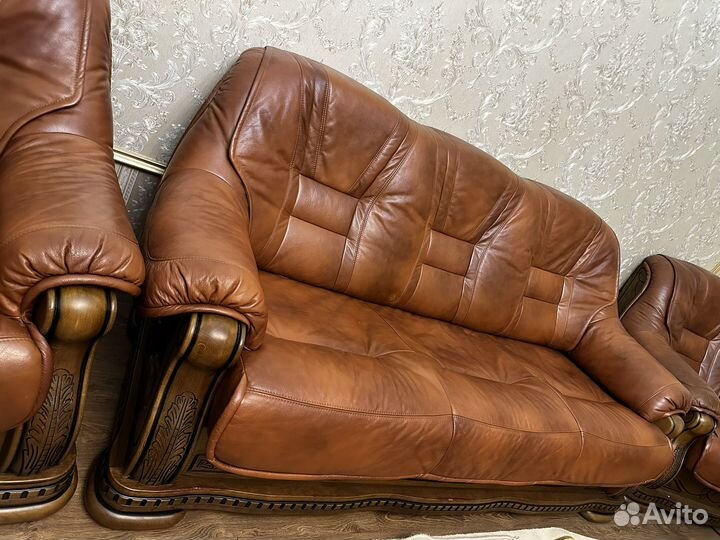 Кожаный диван и кресла