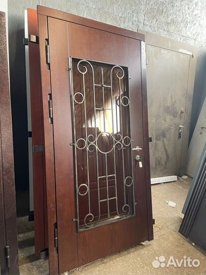 Дверь входная в квартиру