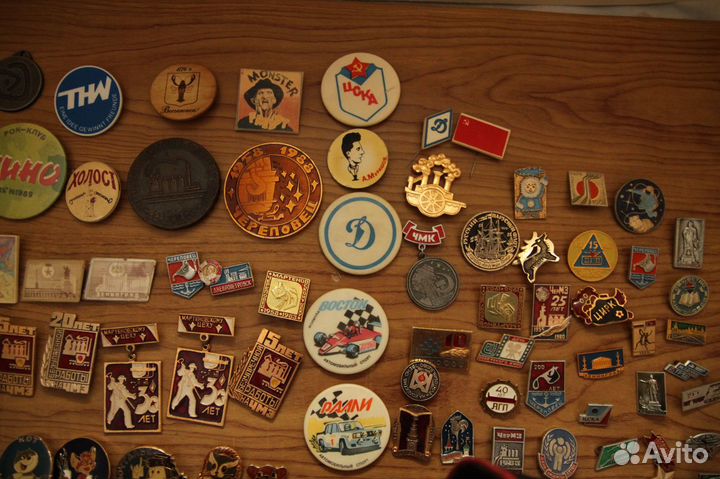 Значки много