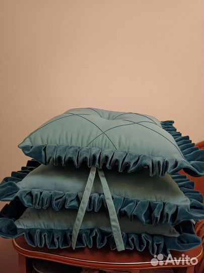 Подушка декоративная новая.3 штуки