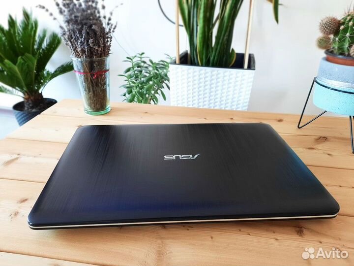 Шикарный ноутбук Full HD с 2мя видеокартами/MX110