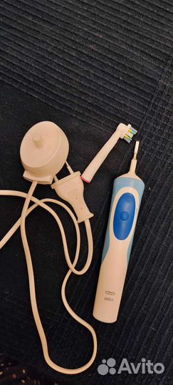 Зубная электрическая щетка oral b