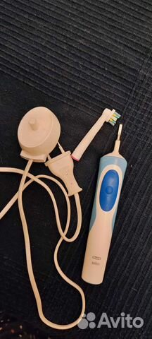 Зубная электрическая щетка oral b