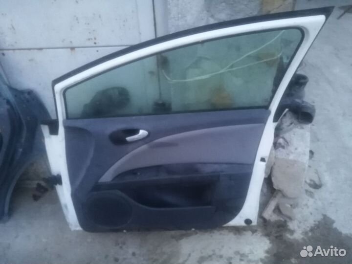 Дверь передняя правая сеат леон 2 дефект