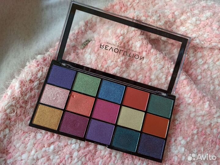 Палетка теней от revolution