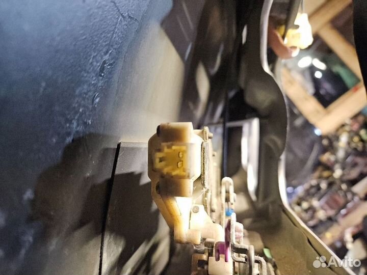 Замок крышки багажника на Honda Element EX