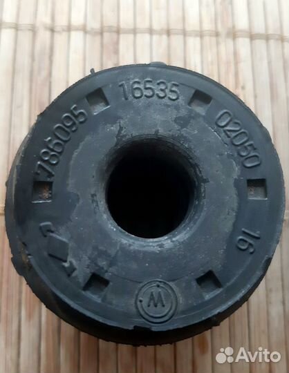 Резиновые втулки радиатора Toyota