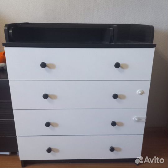 Детская кровать с ящиками и комод