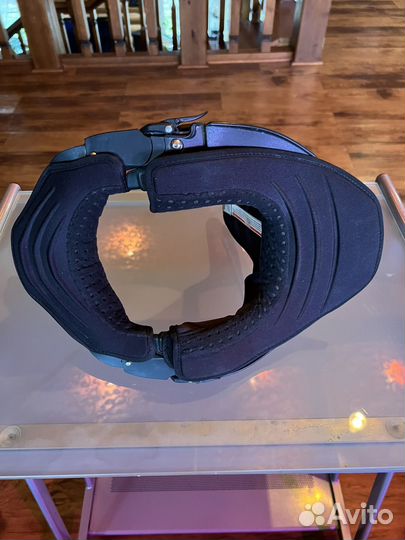 Защита шеи Leatt Brace Moto GPT и шлем Shoei