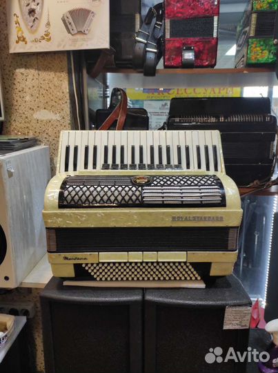 Крутой белый аккордеон,полный 4/4