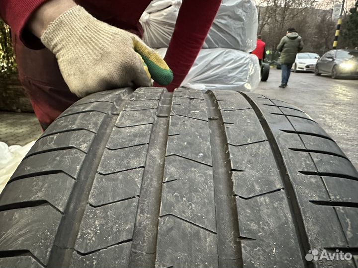 Pirelli P Zero PZ4 275/45 R20 и 305/40 R20 110Y