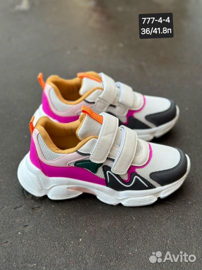 Кроссовки женские