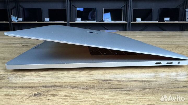 Топовый MacBook Pro 15 2017 i7 16 512