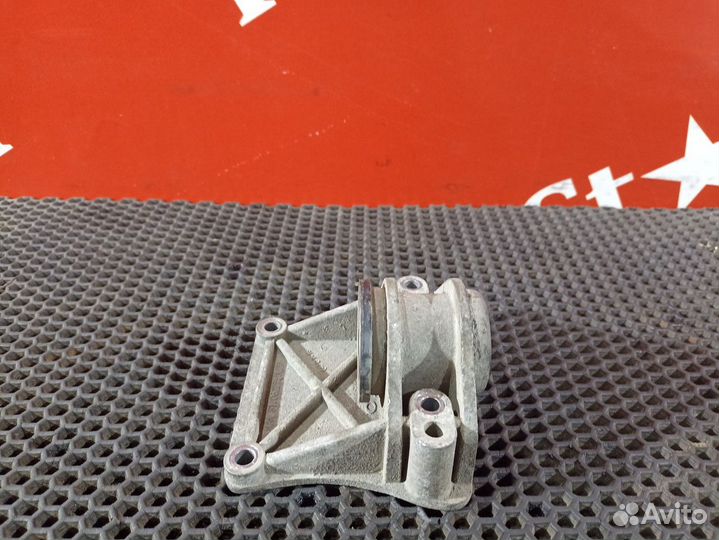 Кронштейн радиатора Man TGX