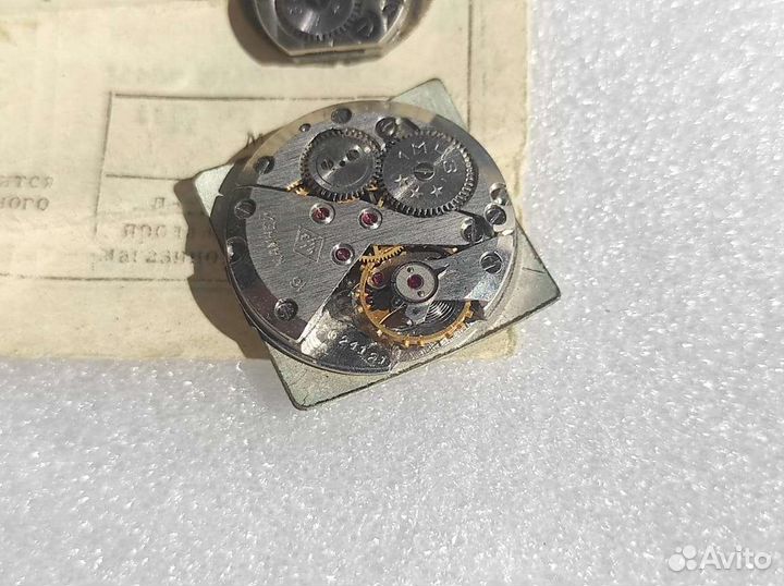 Механизмы от золотых часов СССР Заря и Наири