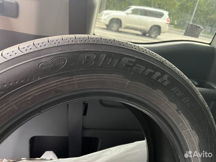 Yokohama BlueEarth RV02 205/60 R16 92H