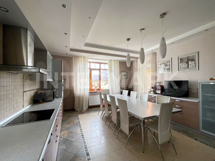 Дом 343 м² на участке 18 сот.