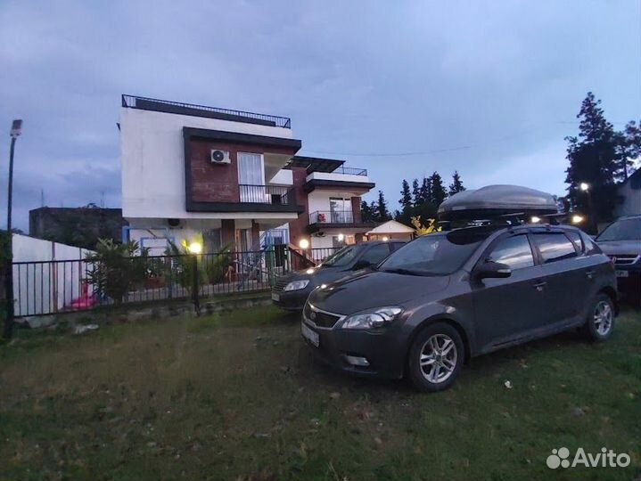 Автомобильный багажник на крышу