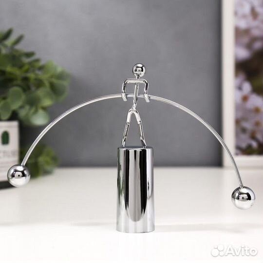 Сувенир Маятник металл Штангист 11х18х2,7см