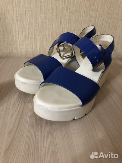 Женские босоножки