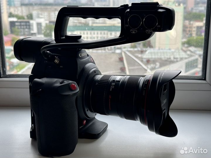 Видеокамера Canon C100 Mark II с объективом