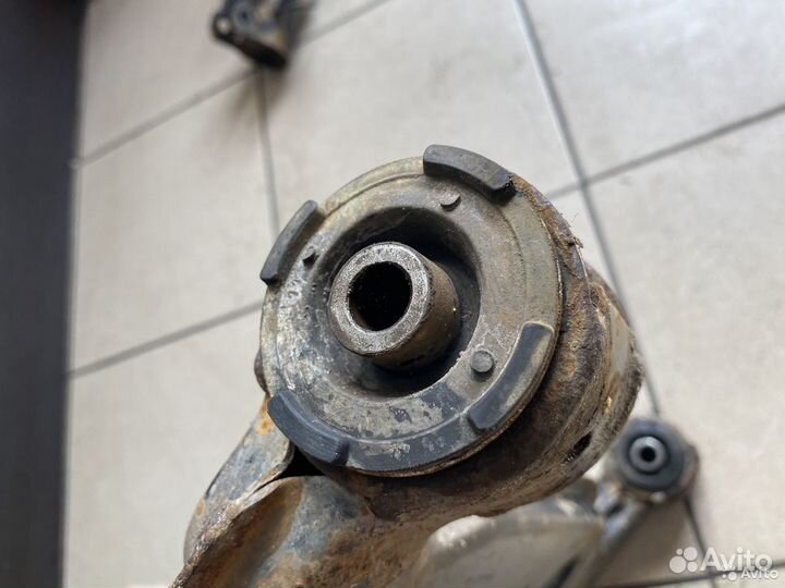 Рычаг передний правый Opel Astra H