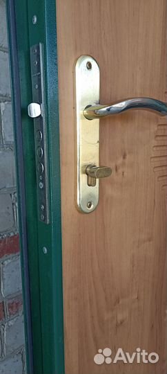 Продам металлическую дверь