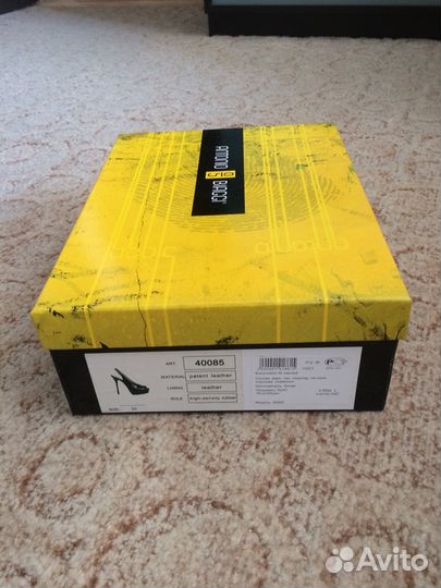 Продаются босоножки