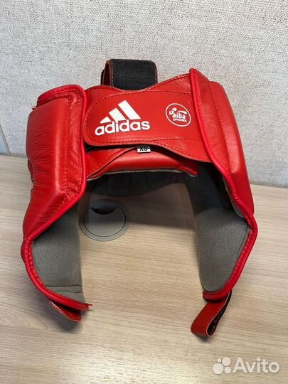 Боксерский шлем adidas aiba