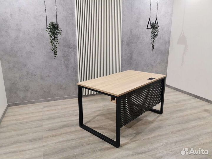 Стол офисный в стиле лофт