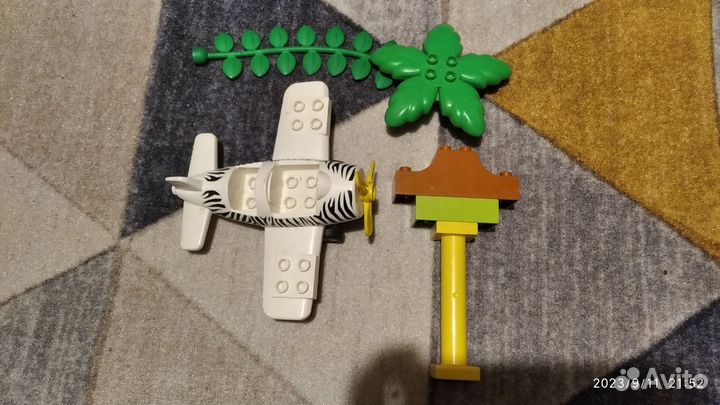 Самолёт Лего дупло