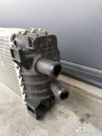 Радиатор охлаждения дополнительный Audi A4 B9