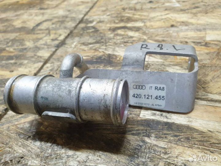 Трубка удаления воздуха левая Audi R8 42 4.2 2008