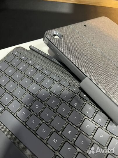 Logitech Combo Touch iPad (7,8,9 Gen)