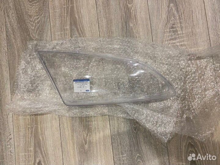 Стекло фары переднее правое Ford Focus 2 CB4