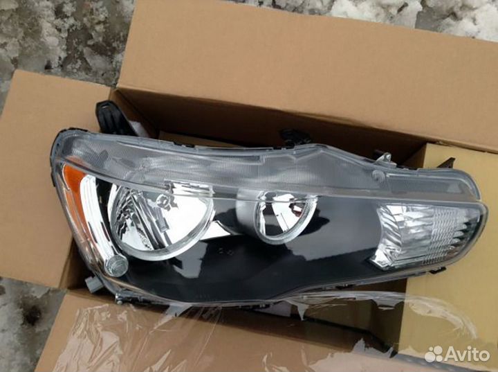 Фара правая Митсубиси Лансер X 10