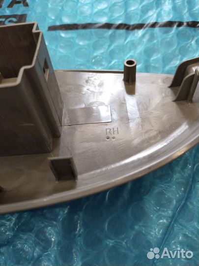 Накладка стеклоподъемника Corolla 150 пер правого