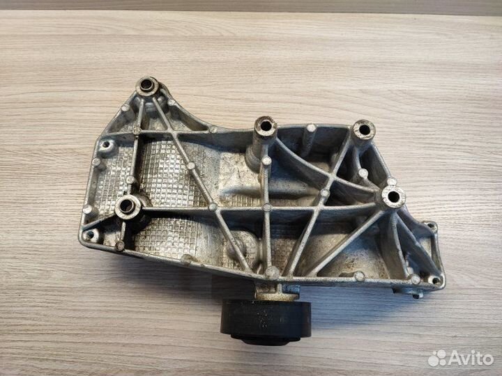 Кронштейн генератора LADA X-Ray