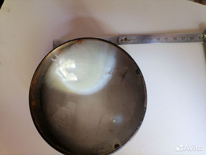 Большое увеличительное стекло